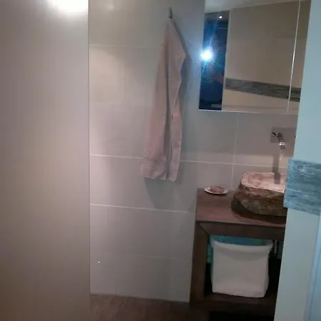 Zimmer Mit Bad, Modern Und Ruhig - Familiaer! Apartmán *