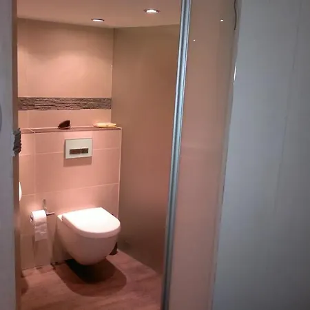 Zimmer Mit Bad, Modern Und Ruhig - Familiaer! Lejlighed *